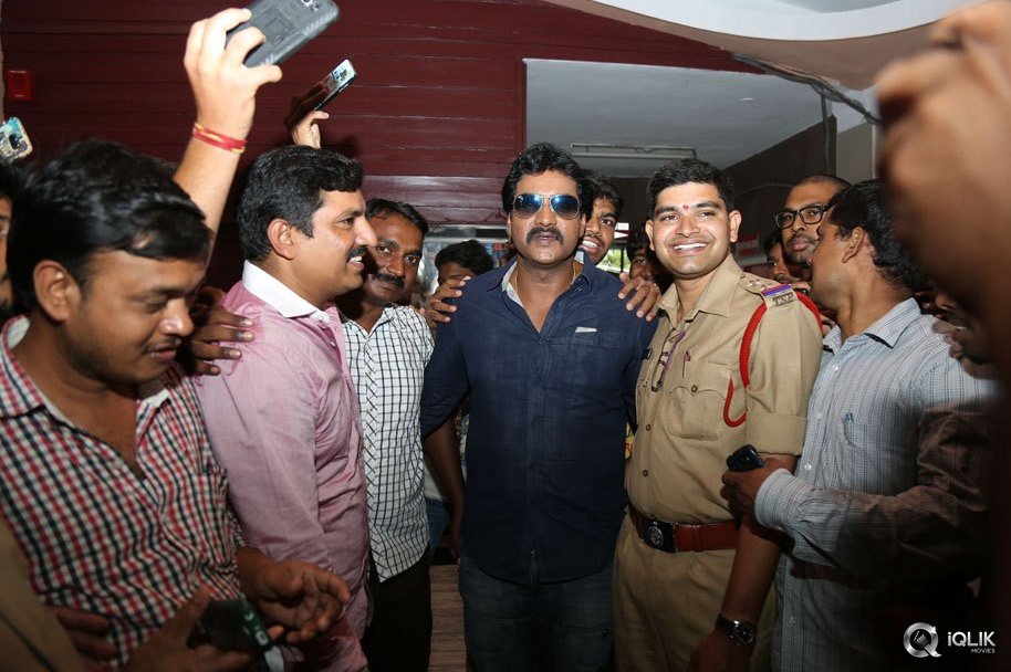Jakkanna-Movie-Team-Visited-Hyderabad-Theaters